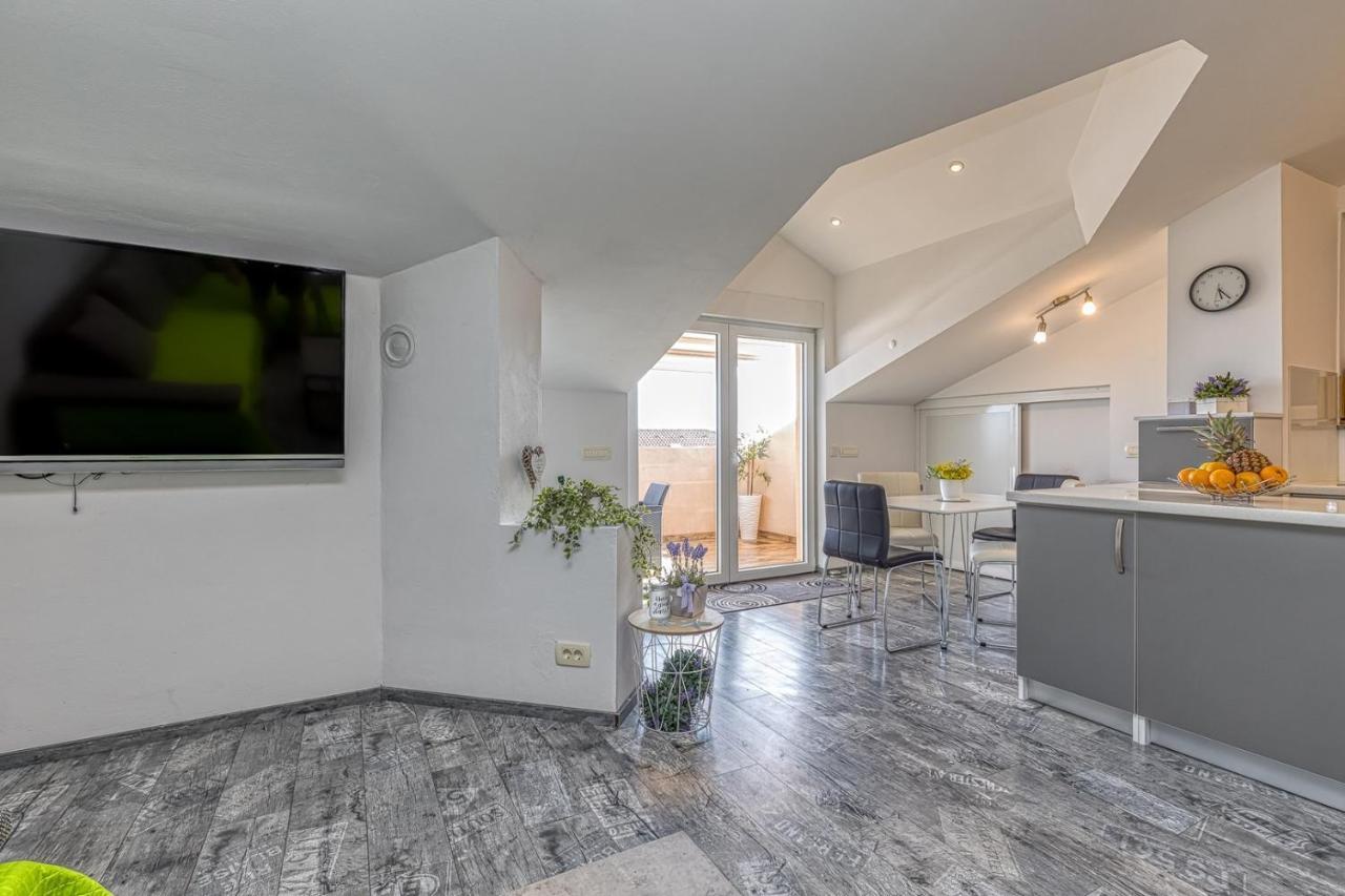 Enjoy At L&C Apartment Rovinj Exterior photo